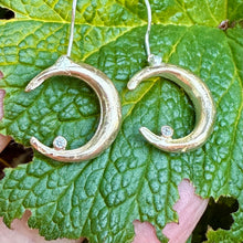 Load image into Gallery viewer, Crescent Moon Earring
